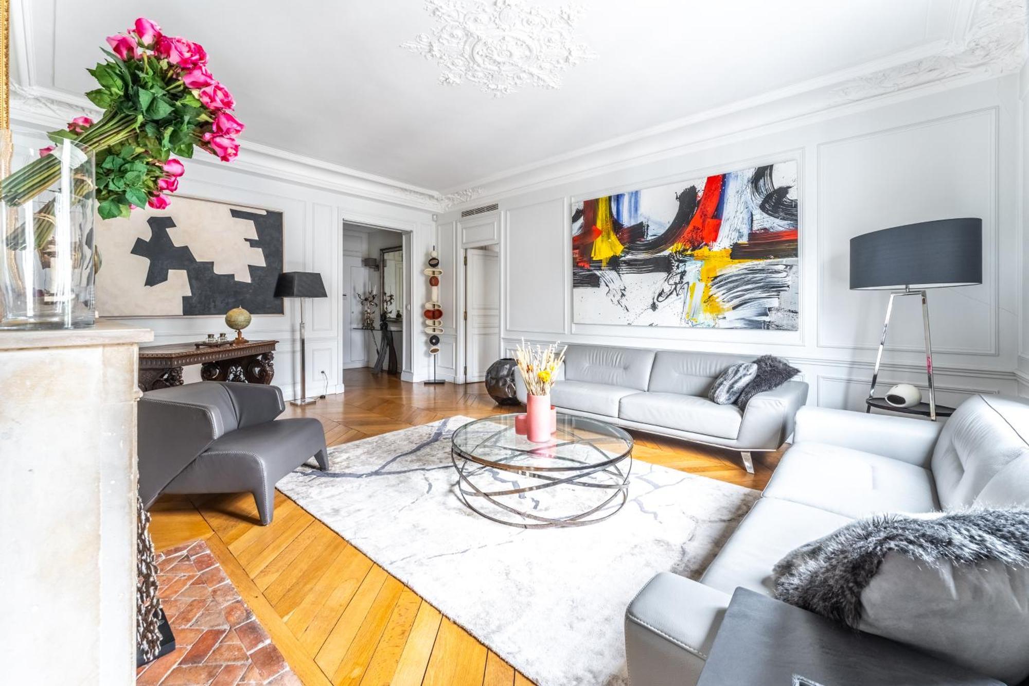 Luxury Living Georges V Apartment Paris