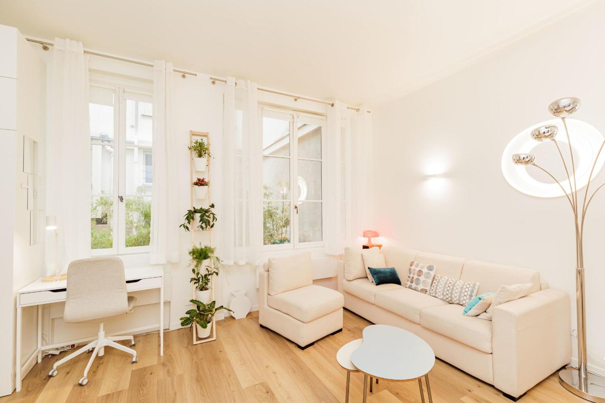 And Comfortable Nest Near The Eiffel Tower Apartment