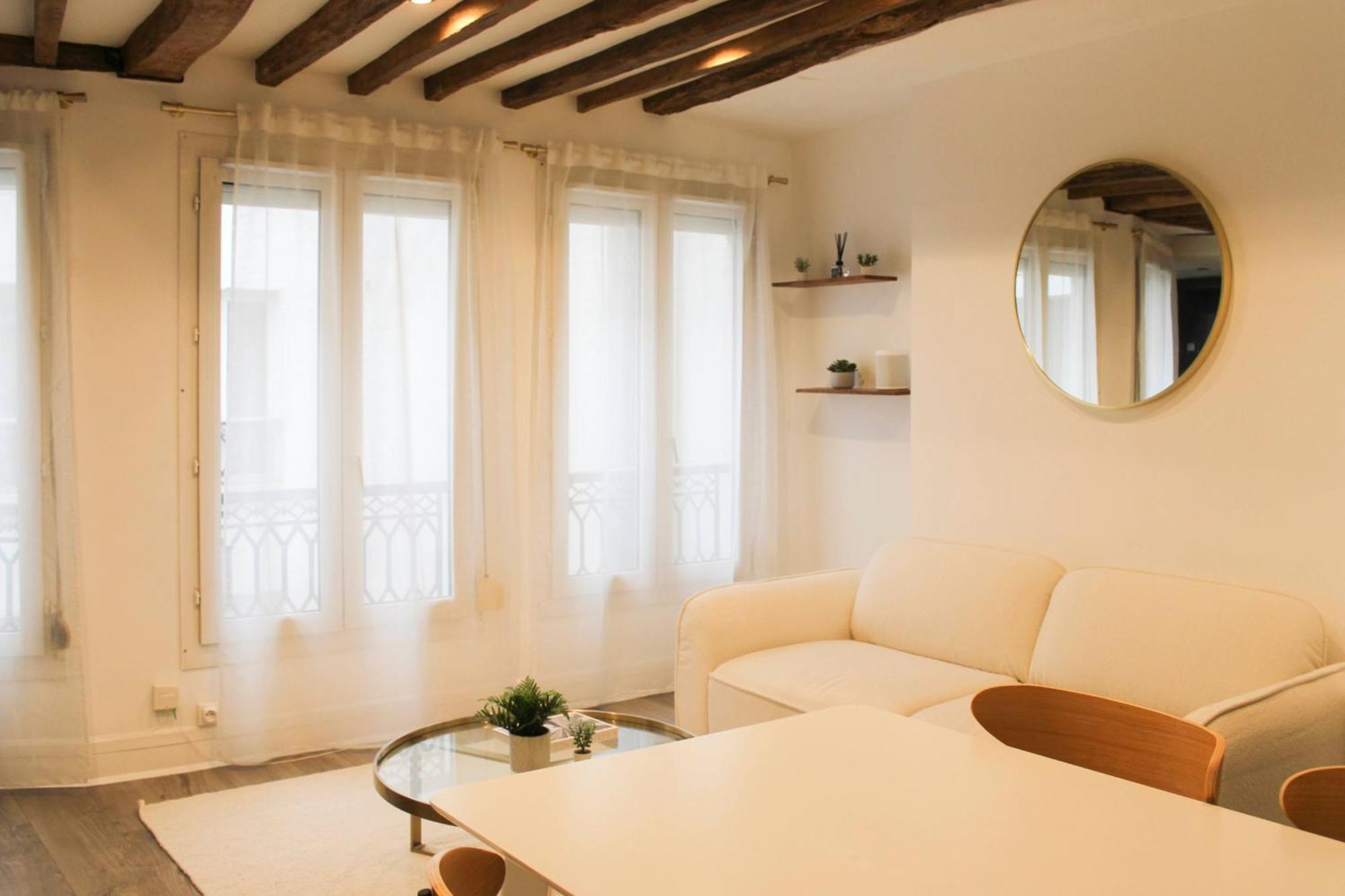 Lovely 51 M Nest In The Heart Of * Paris