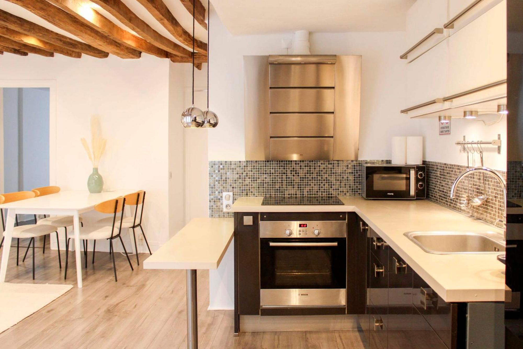 Lovely 51 M Nest In The Heart Of * Paris