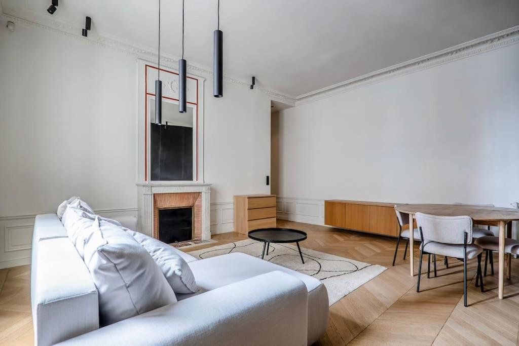 Apartment Goodguest- Luxe Stade Tour Eiffel 2bdr