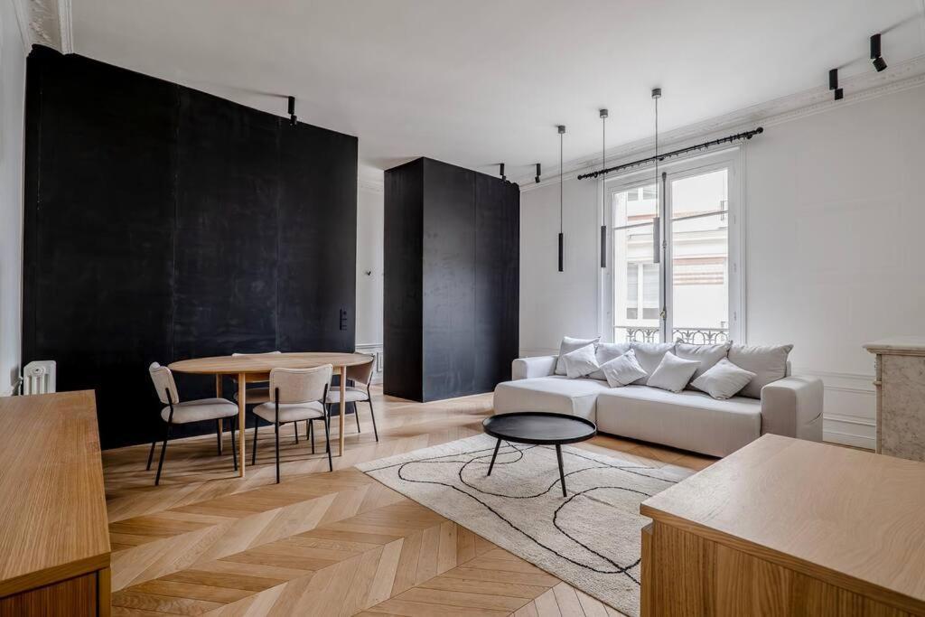 Goodguest- Luxe Stade Tour Eiffel 2bdr Apartment Paris