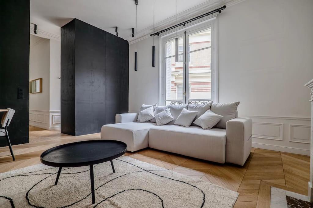 Apartment Goodguest- Luxe Stade Tour Eiffel 2bdr Paris
