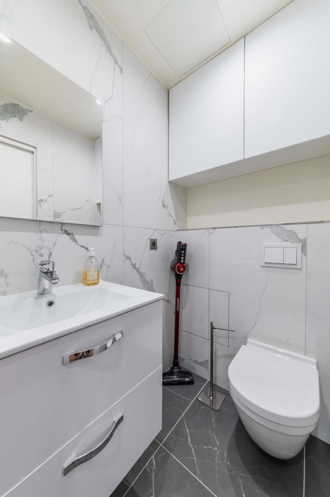 Studio Refait A Neuf Metro Pereire 17 - 2p