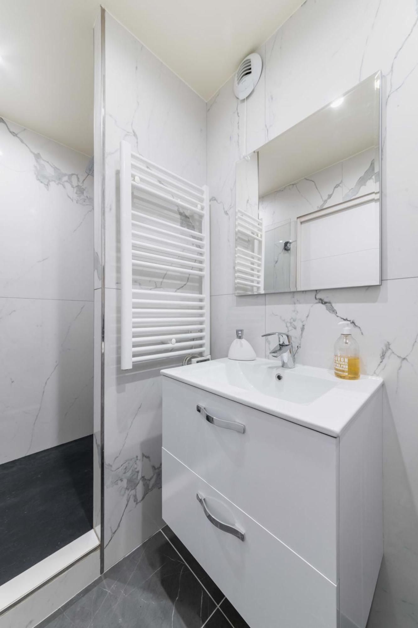 Apartment Studio Refait A Neuf Metro Pereire 17 - 2p