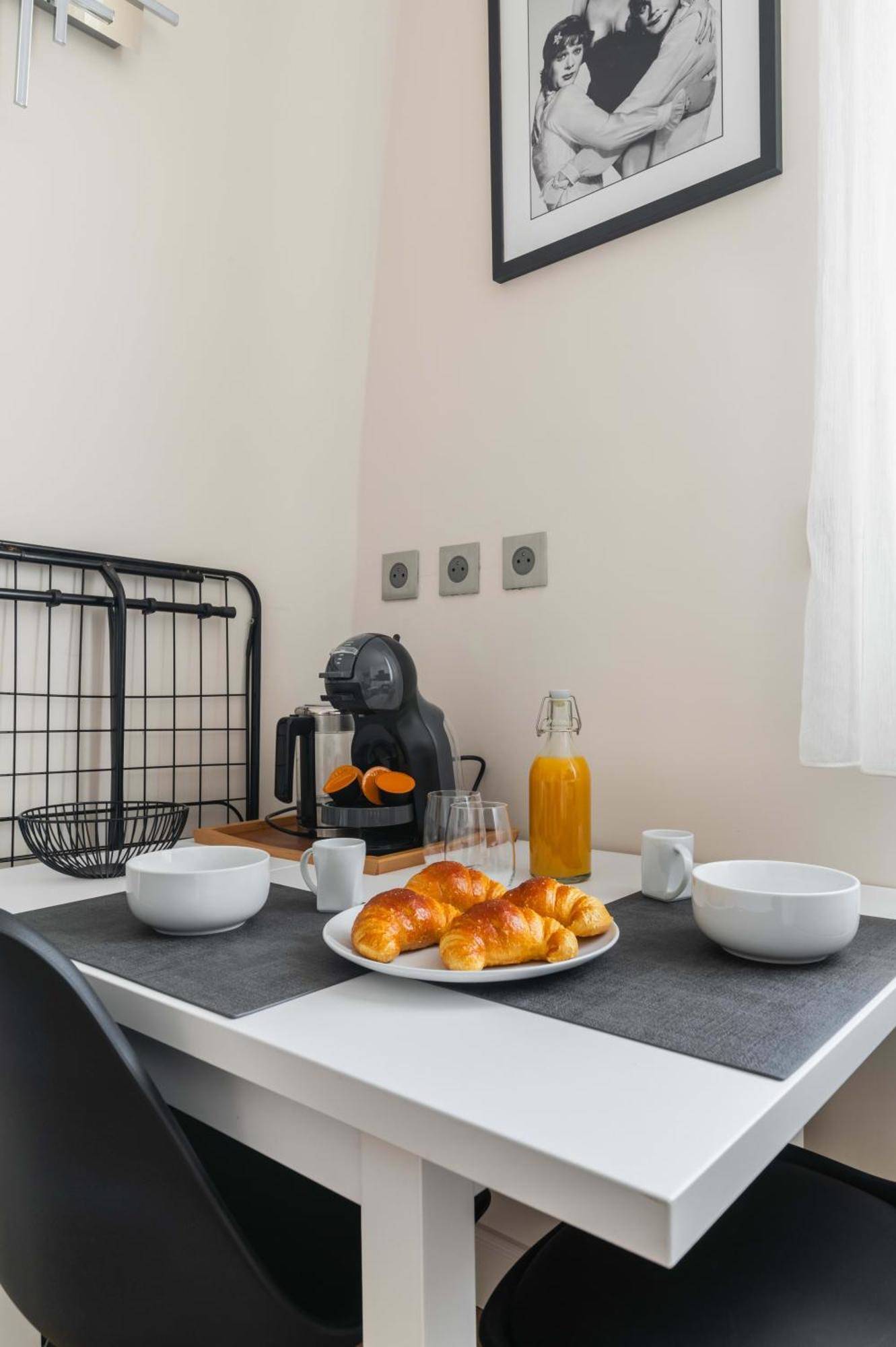 Studio Refait A Neuf Metro Pereire 17 - 2p *