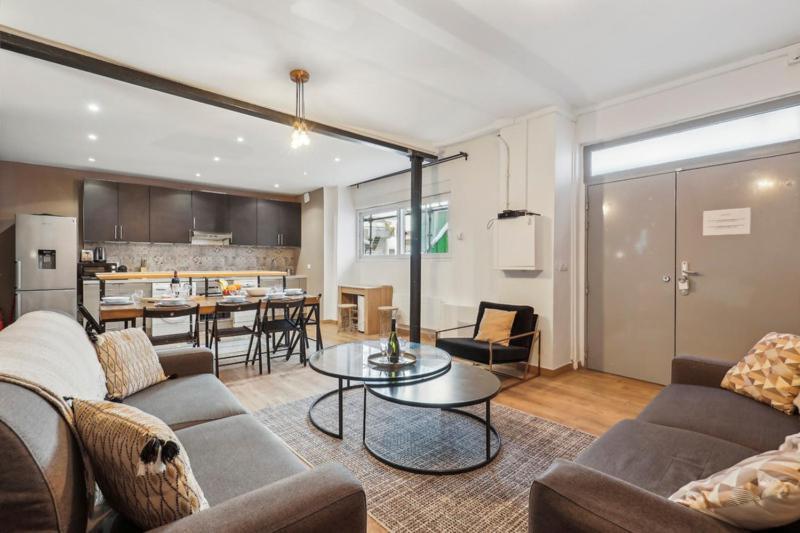 375 Brady - Superbe A Apartment
