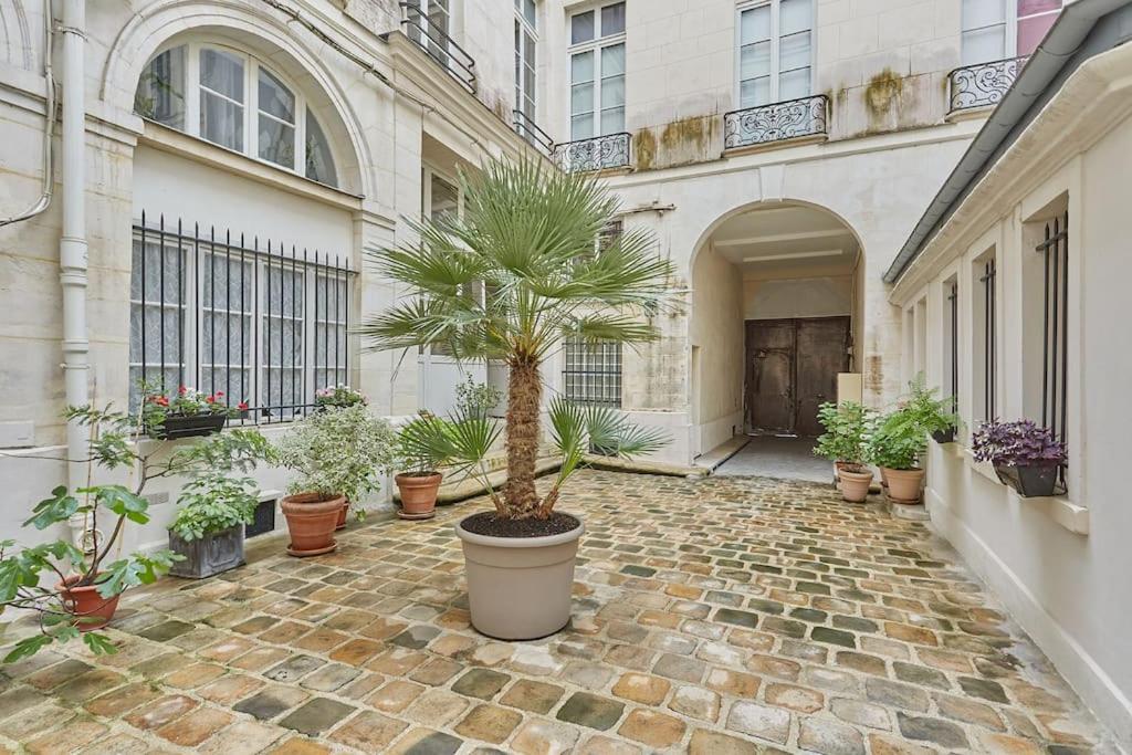 Superb Ac Center Bourse By Prestige * Paris