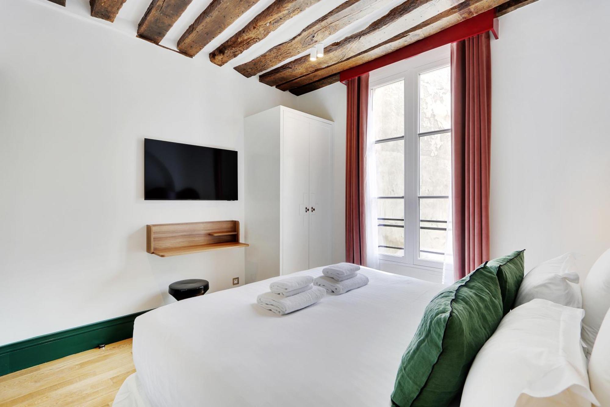 Collection Serviced In Notre Dame - Rue Savoie Apartment