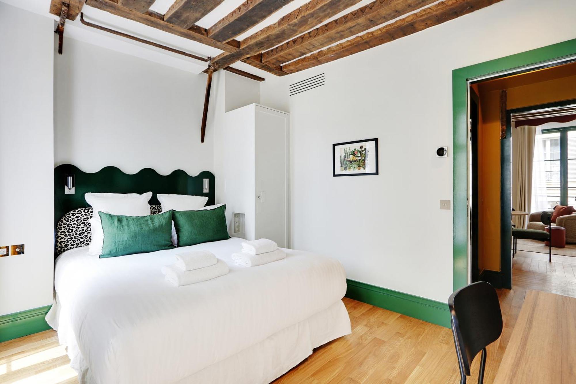 Collection Serviced In Notre Dame - Rue Savoie Apartment *
