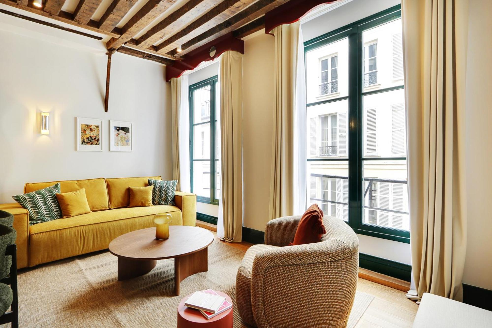 Collection Serviced In Notre Dame - Rue Savoie Apartment