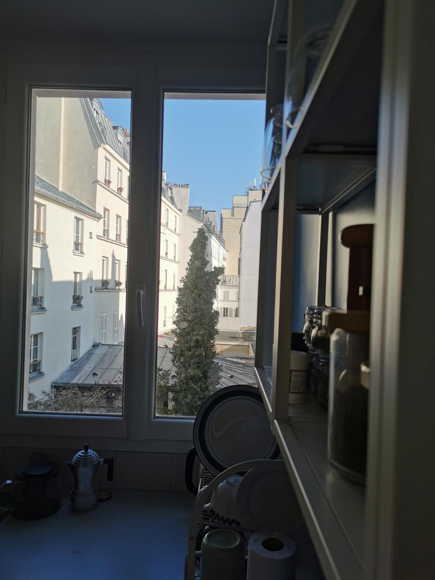 37 M2 18 Arena Adidas Apartment Paris