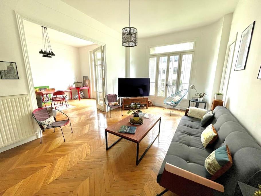 Apartment Familial Typiquement Parisien