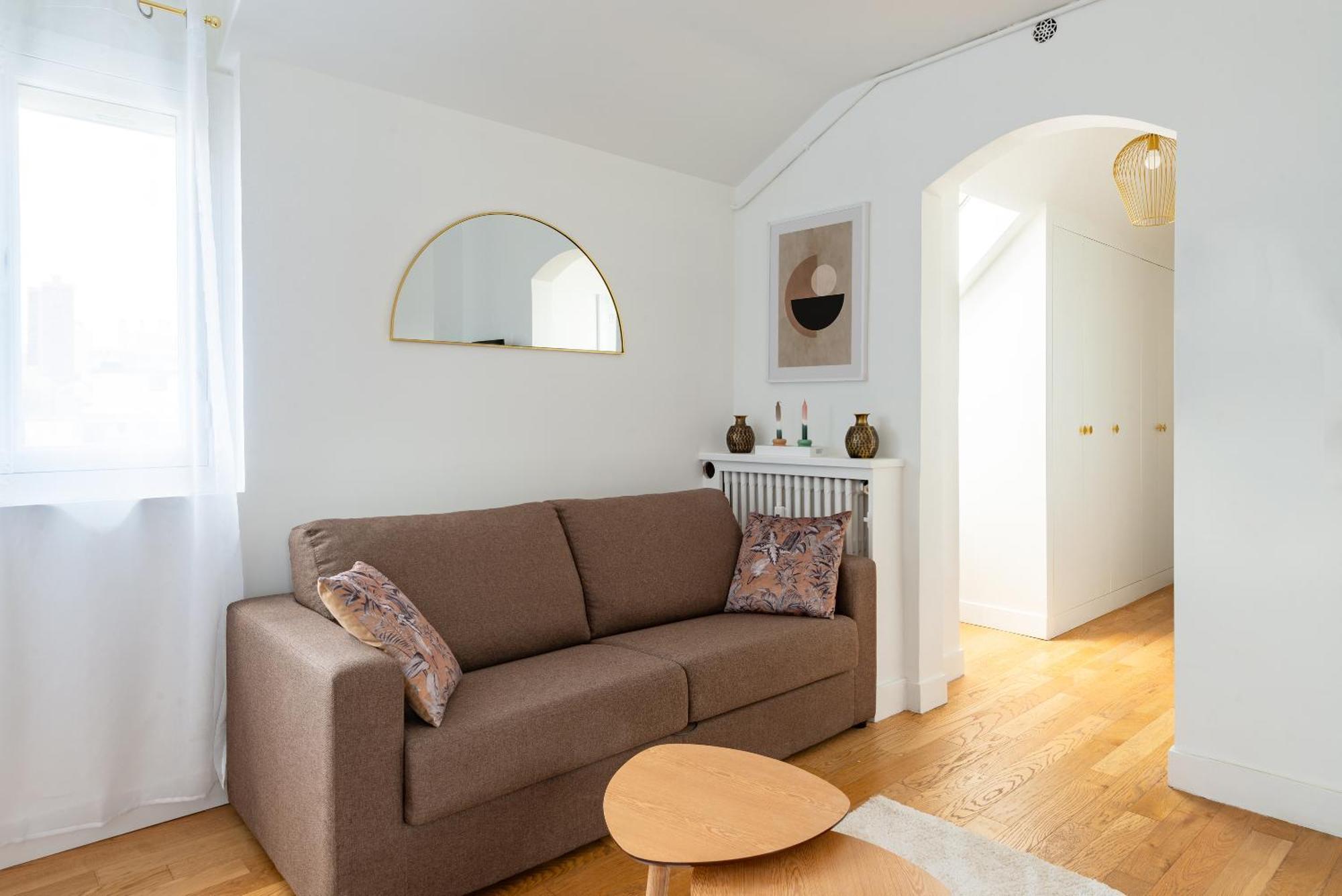 75017 Proche Champs Elysees Appartement *