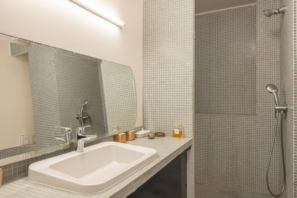 Apartment 20 Eme Rue Des Vignoles Au 6 Eme Ciel Paris