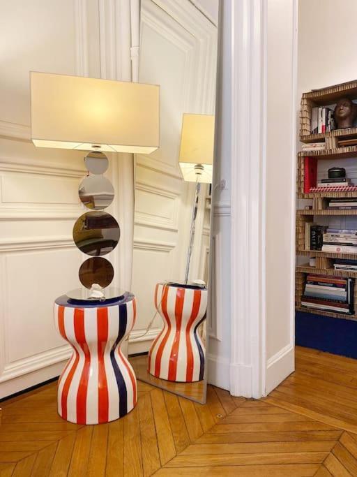 Artist At Tour Eiffel Apartment Paris