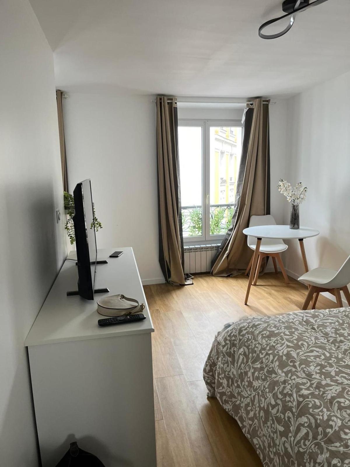 Bright Studio Near The Marais Apartment *