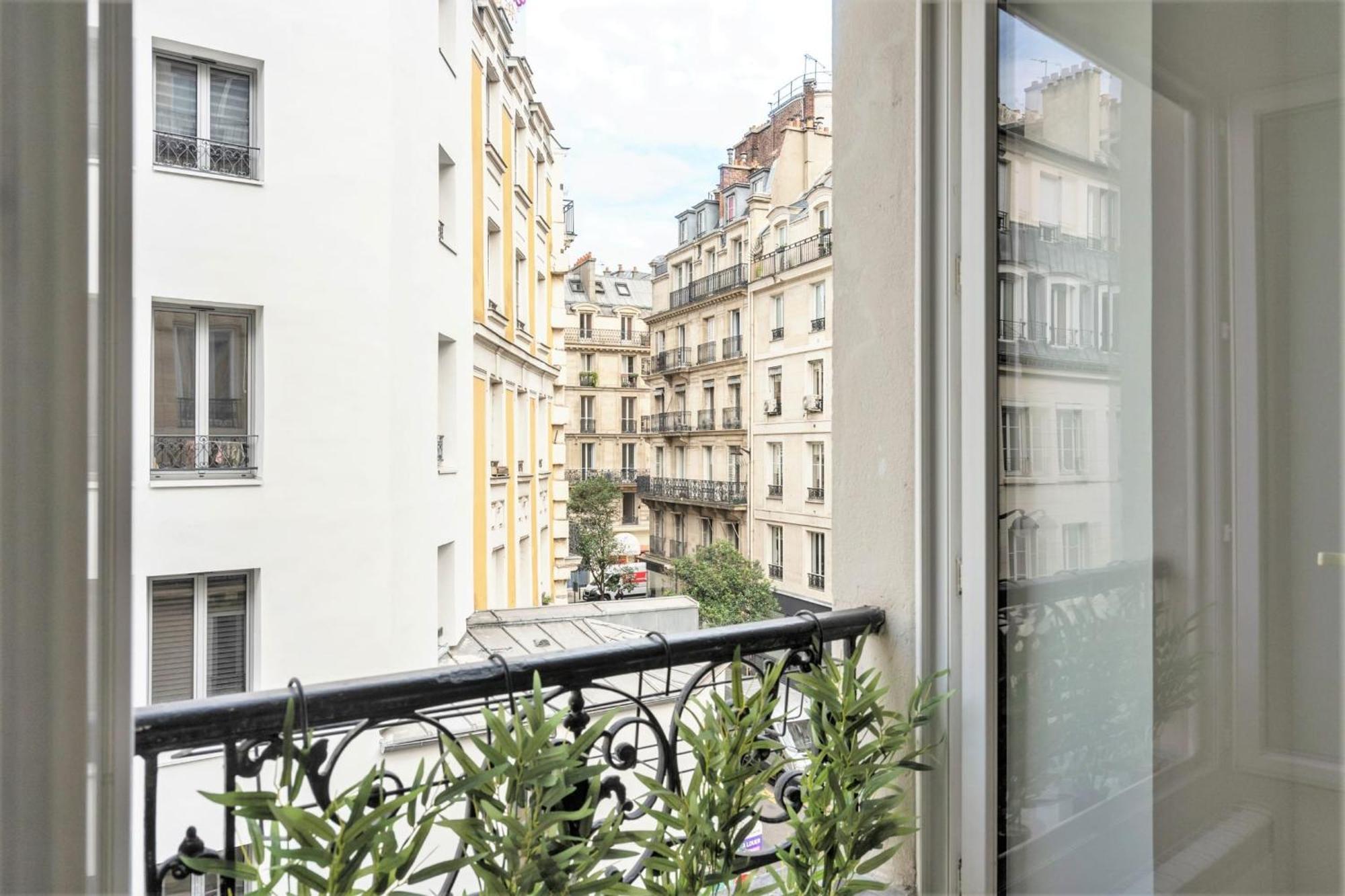 Bright Studio Near The Marais Paris