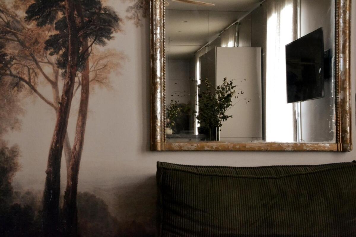 Eiffel Tower In Love Apartment