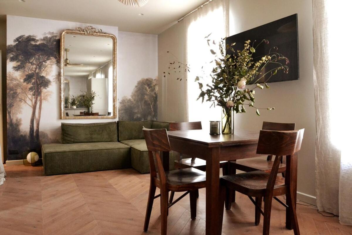 Eiffel Tower In Love Apartment *