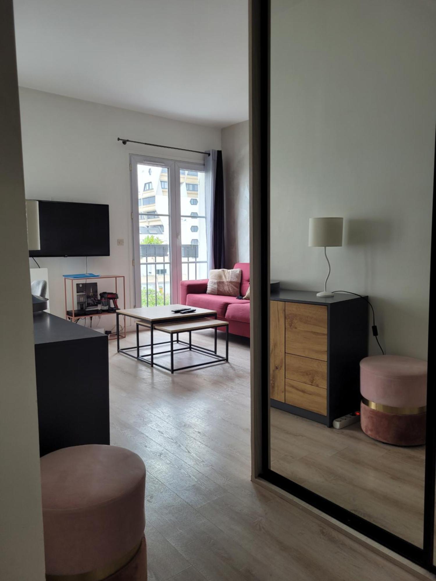 Studio Lumineux Avec Balcon