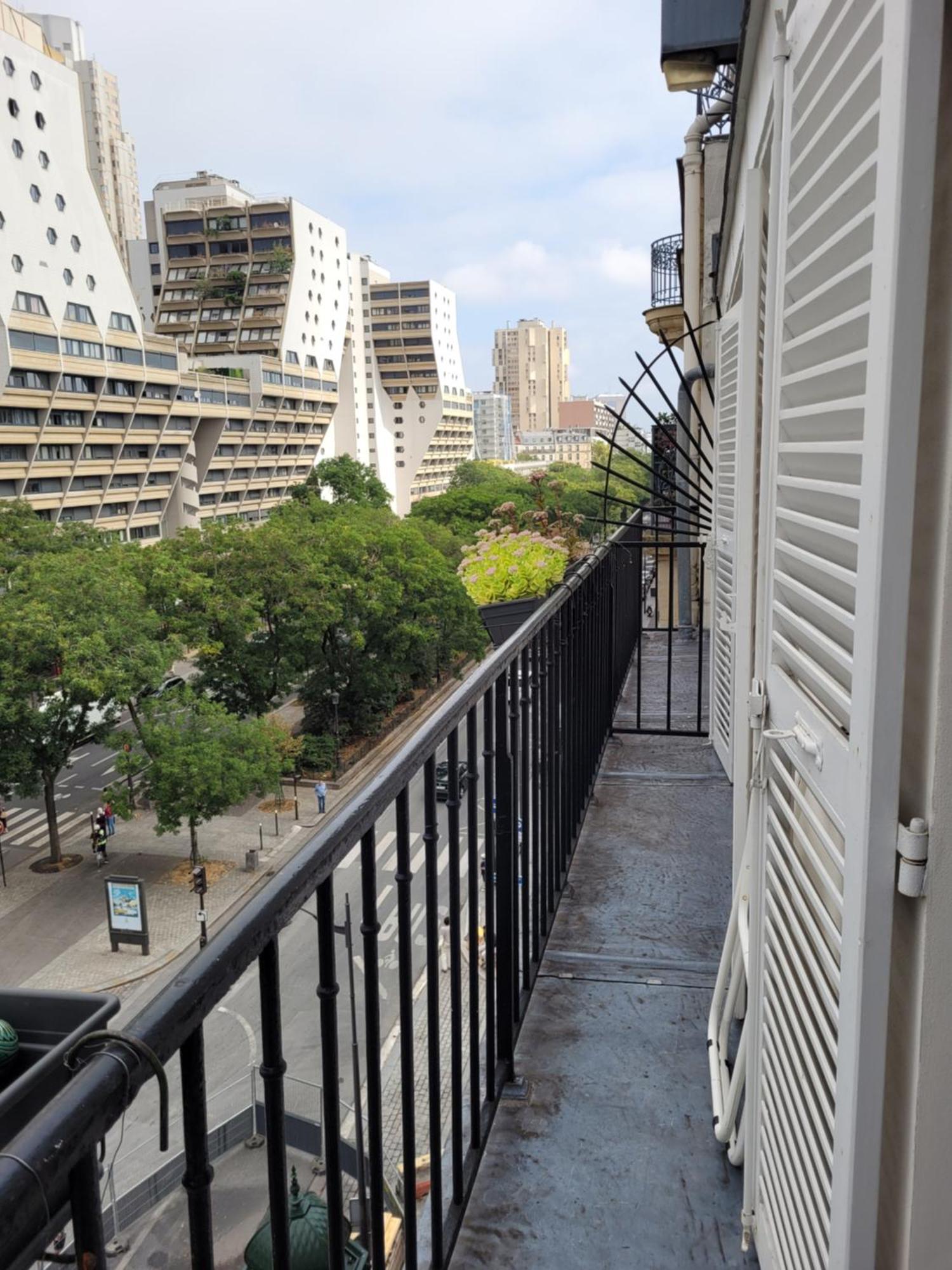 Studio Lumineux Avec Balcon * Paris