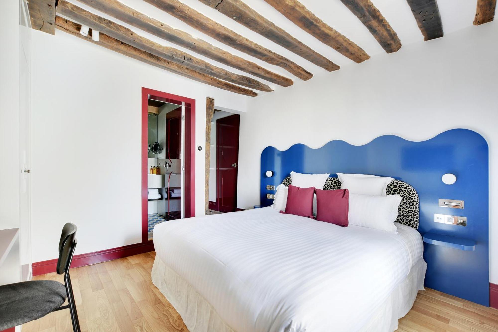 Apartment Collection Serviced In Notre Dame - Rue Savoie Paris
