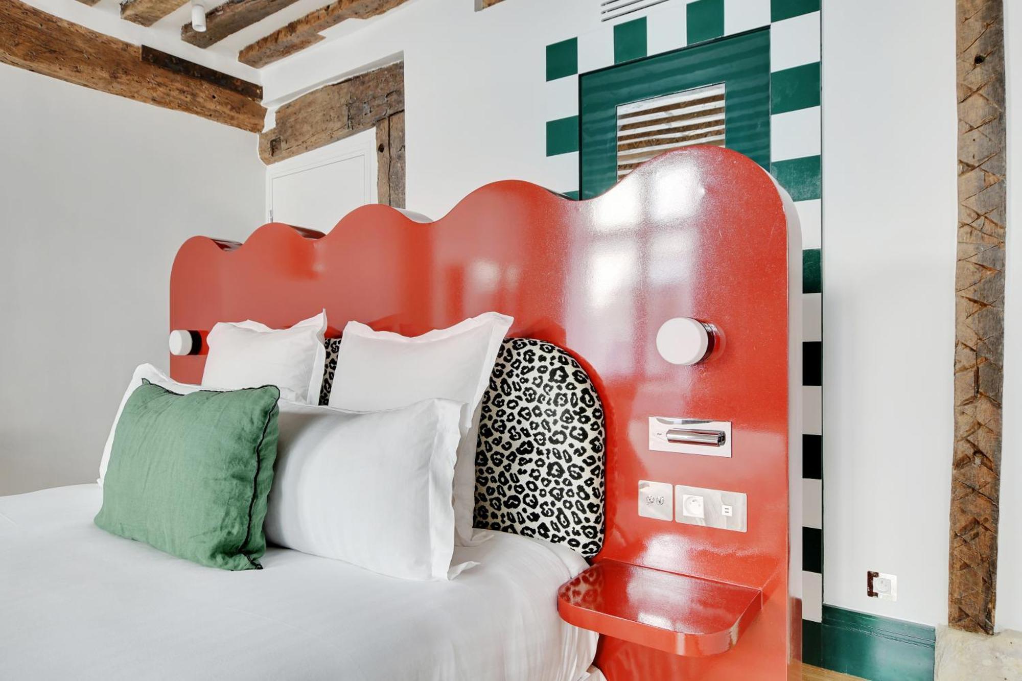 Apartment Collection Serviced In Notre Dame - Rue Savoie Paris