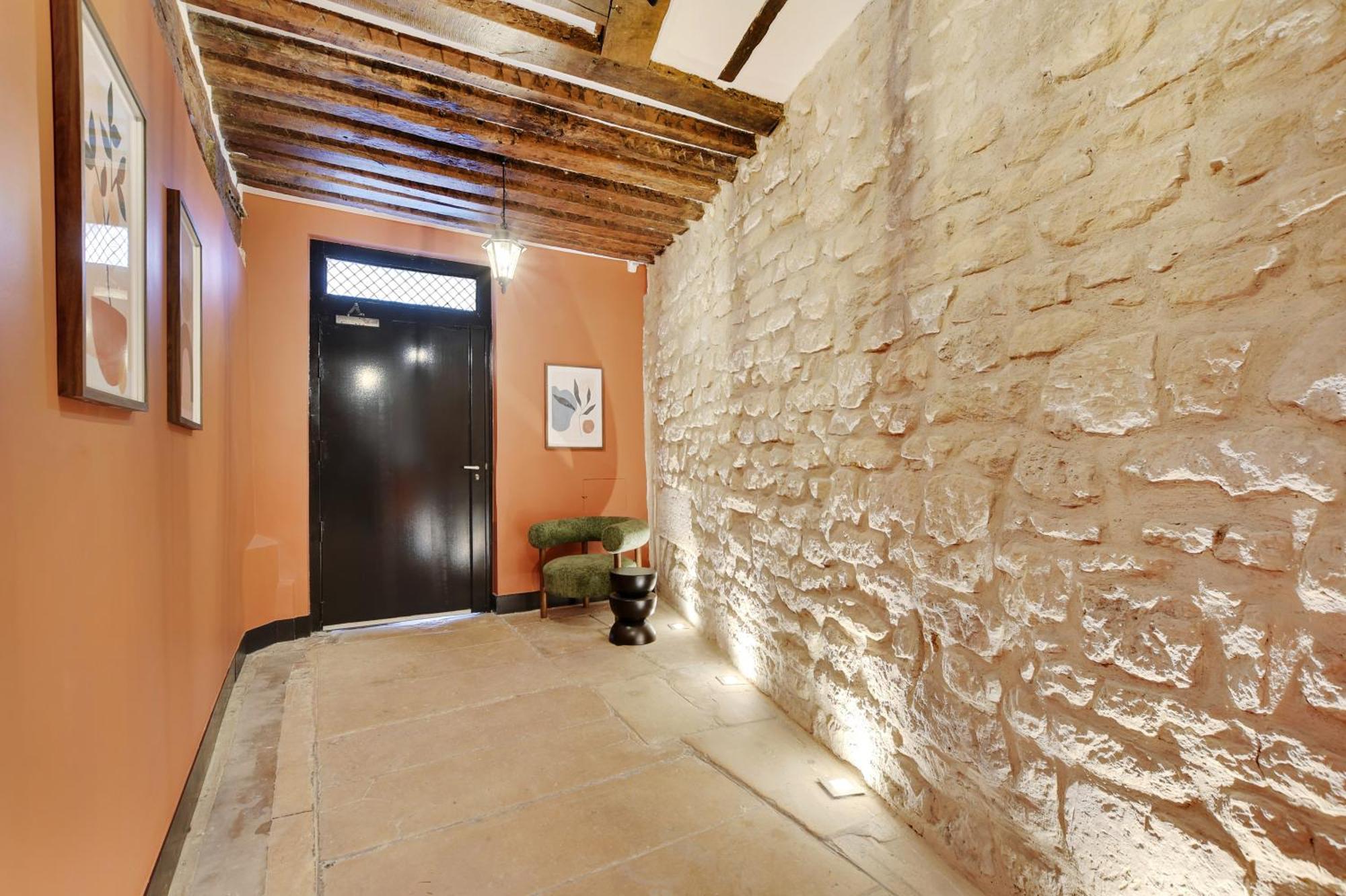 Collection Serviced In Notre Dame - Rue Savoie Apartment