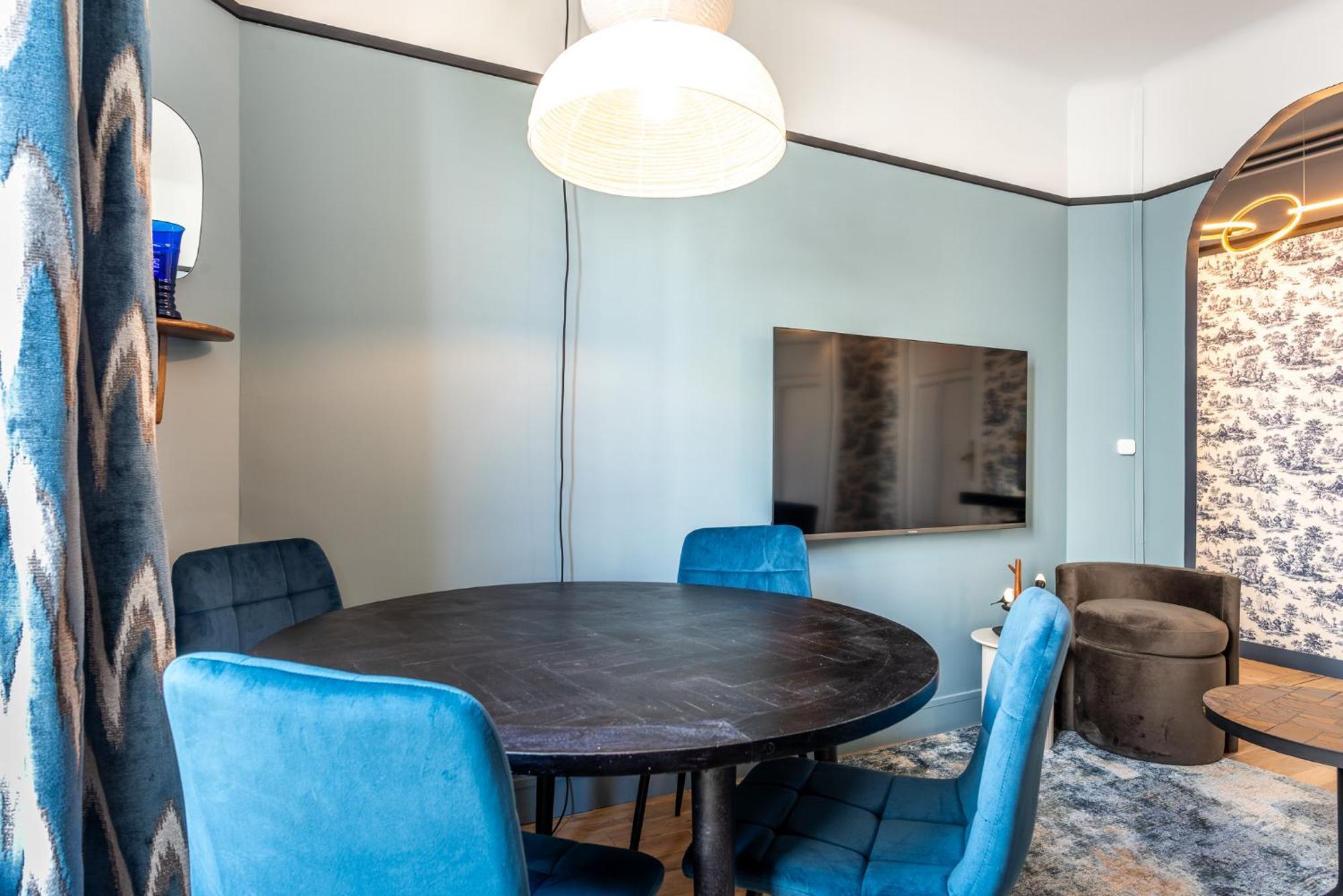 Very Design For 4 - Eiffel Tower Apartment