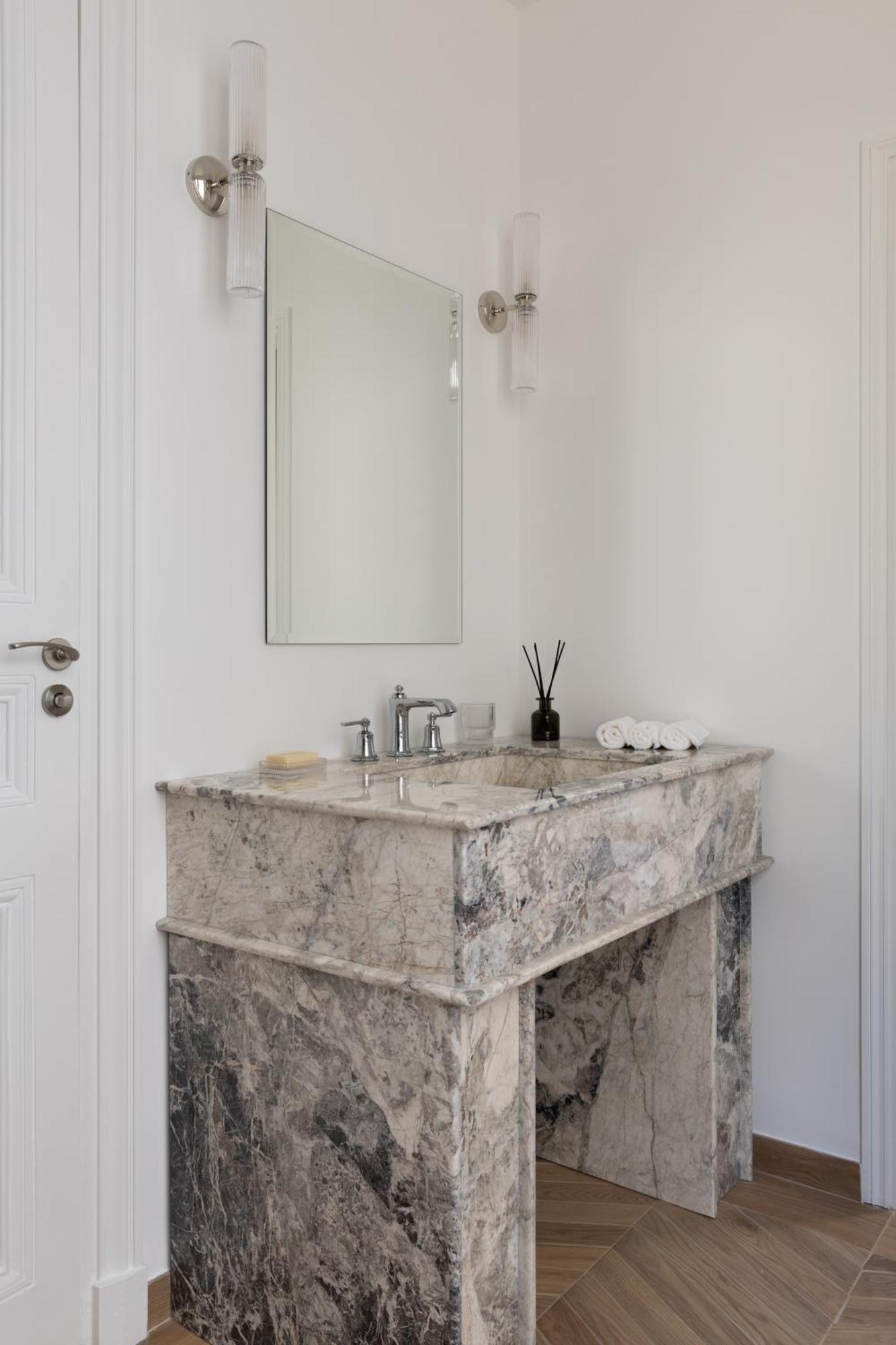 Apartment Champs Elysees Montaigne Luxury 2 Bedroom *
