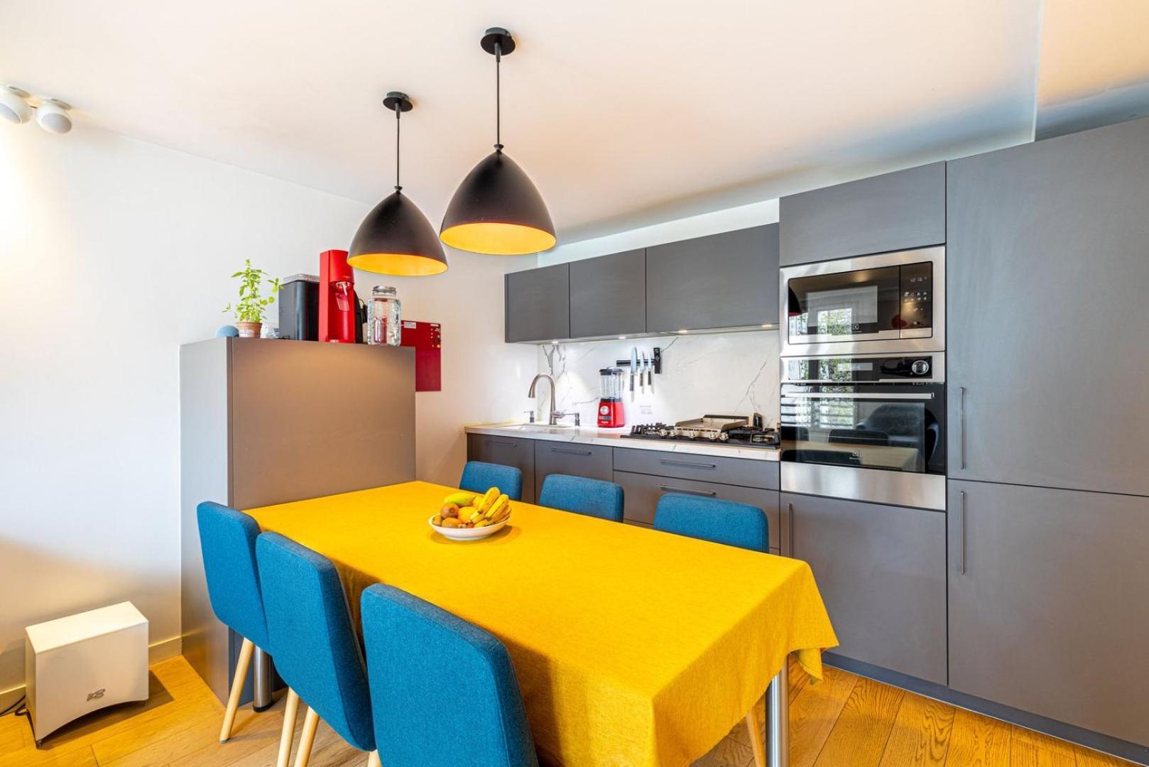 Guestready - Colourful Getaway Near Eiffel Tower
