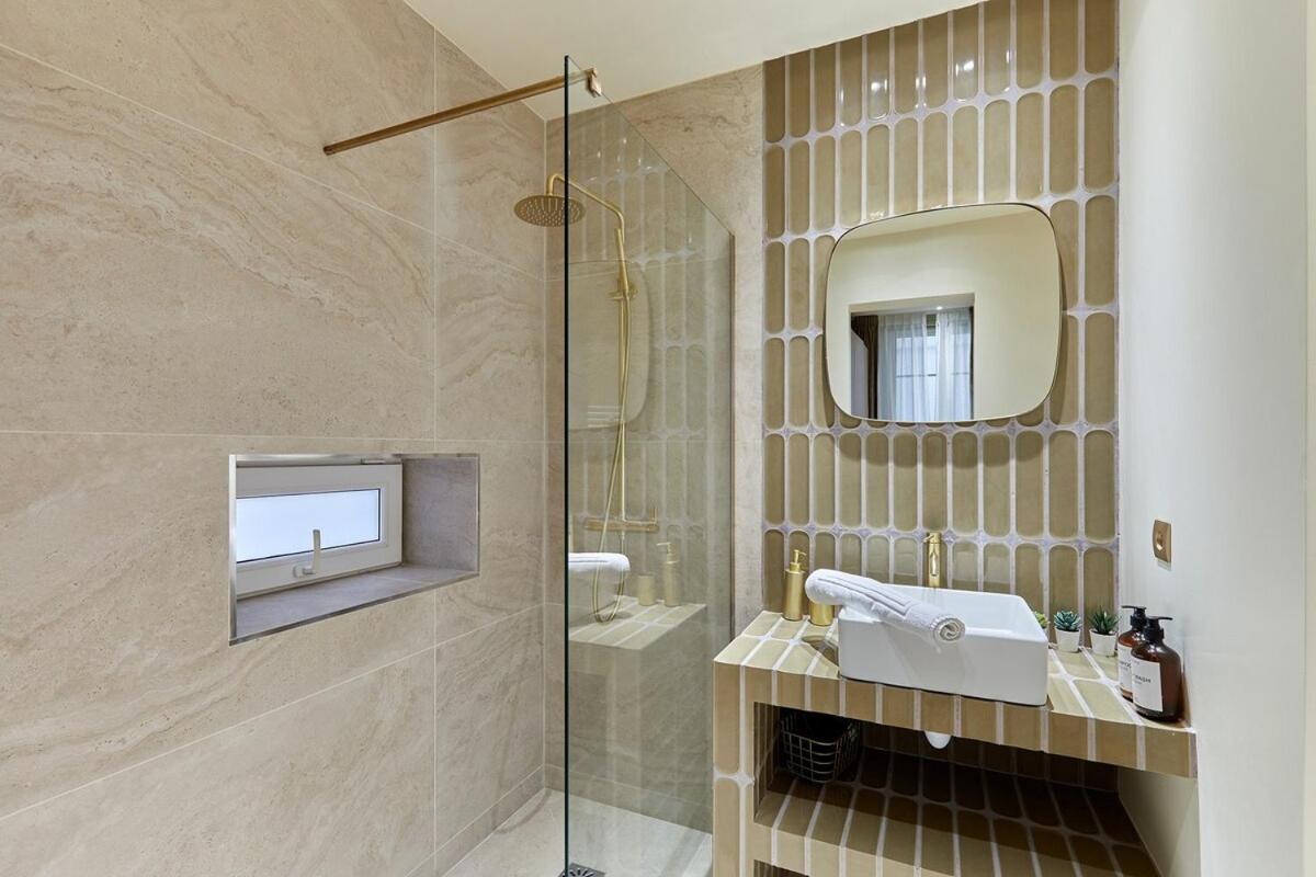 Incredible Ac 3 Bedrooms Center Of By Prestige Apartment Paris