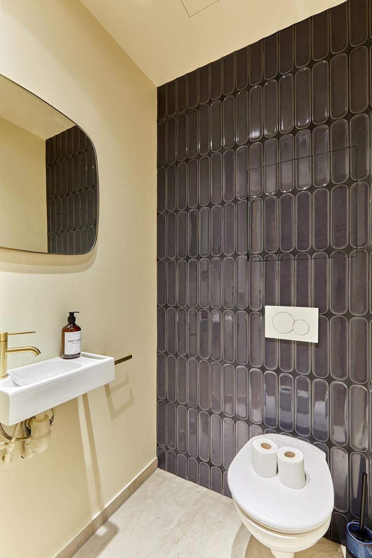 Incredible Ac 3 Bedrooms Center Of By Prestige Apartment *