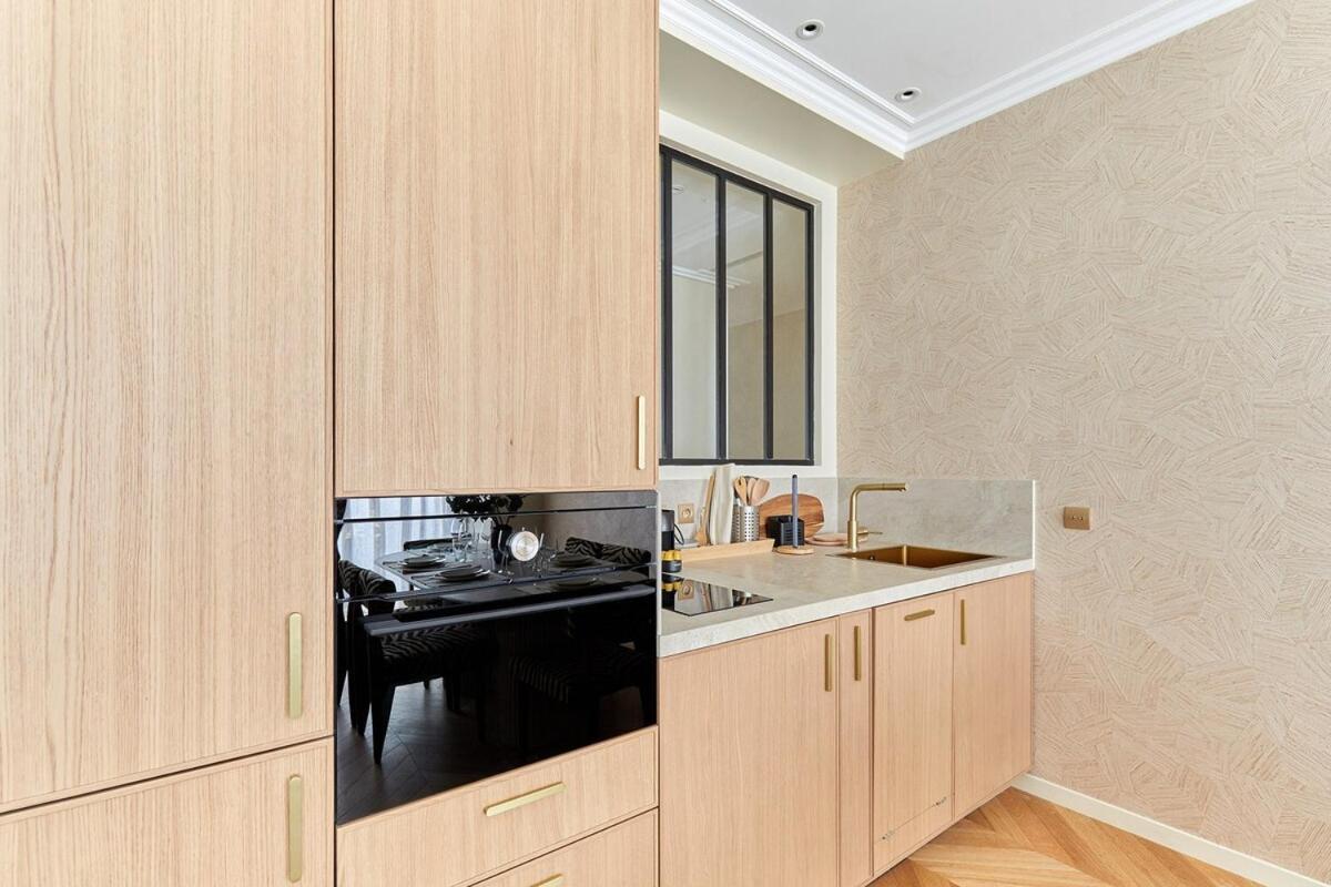 Apartment Incredible Ac 3 Bedrooms Center Of By Prestige Paris