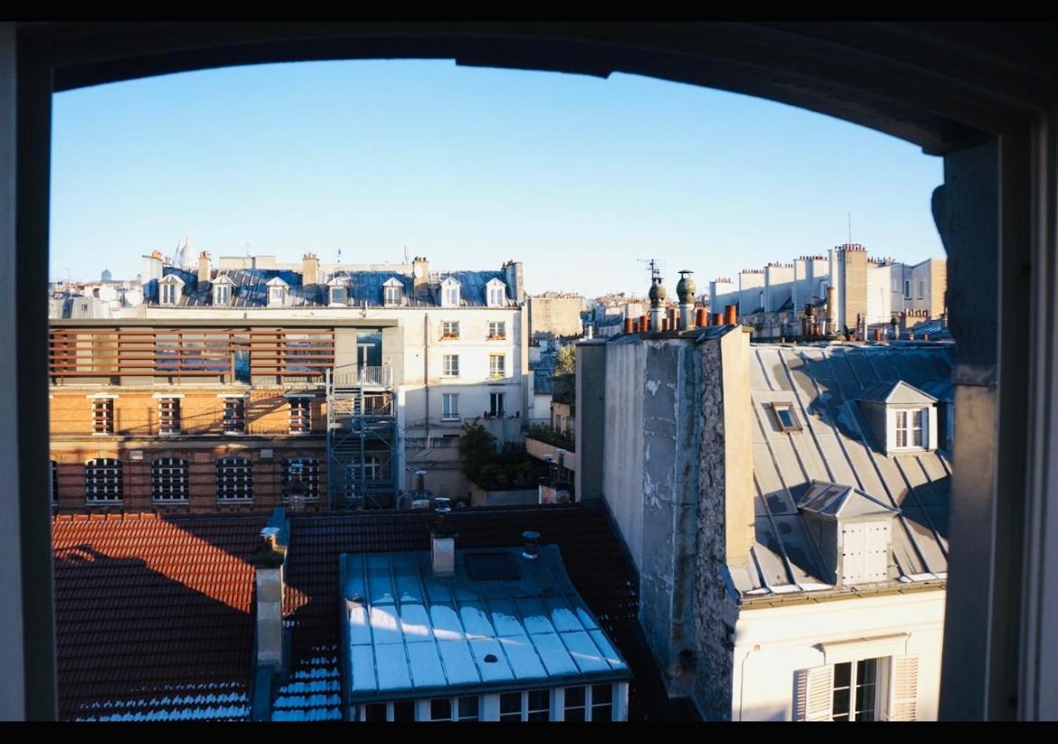 Vue Panoramique Sur Les Toits De *