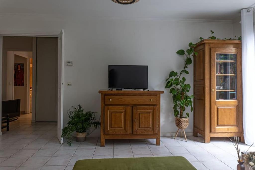 Superb House At Nation Apartment Paris