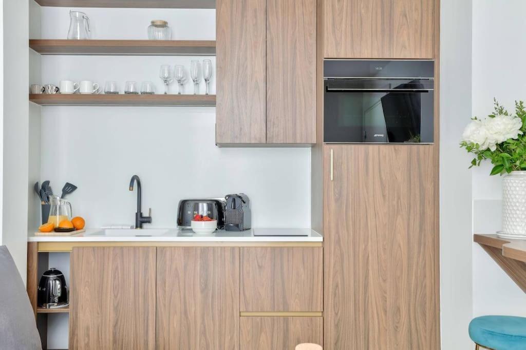 Terrace Getaway - Le Marais - With Ac