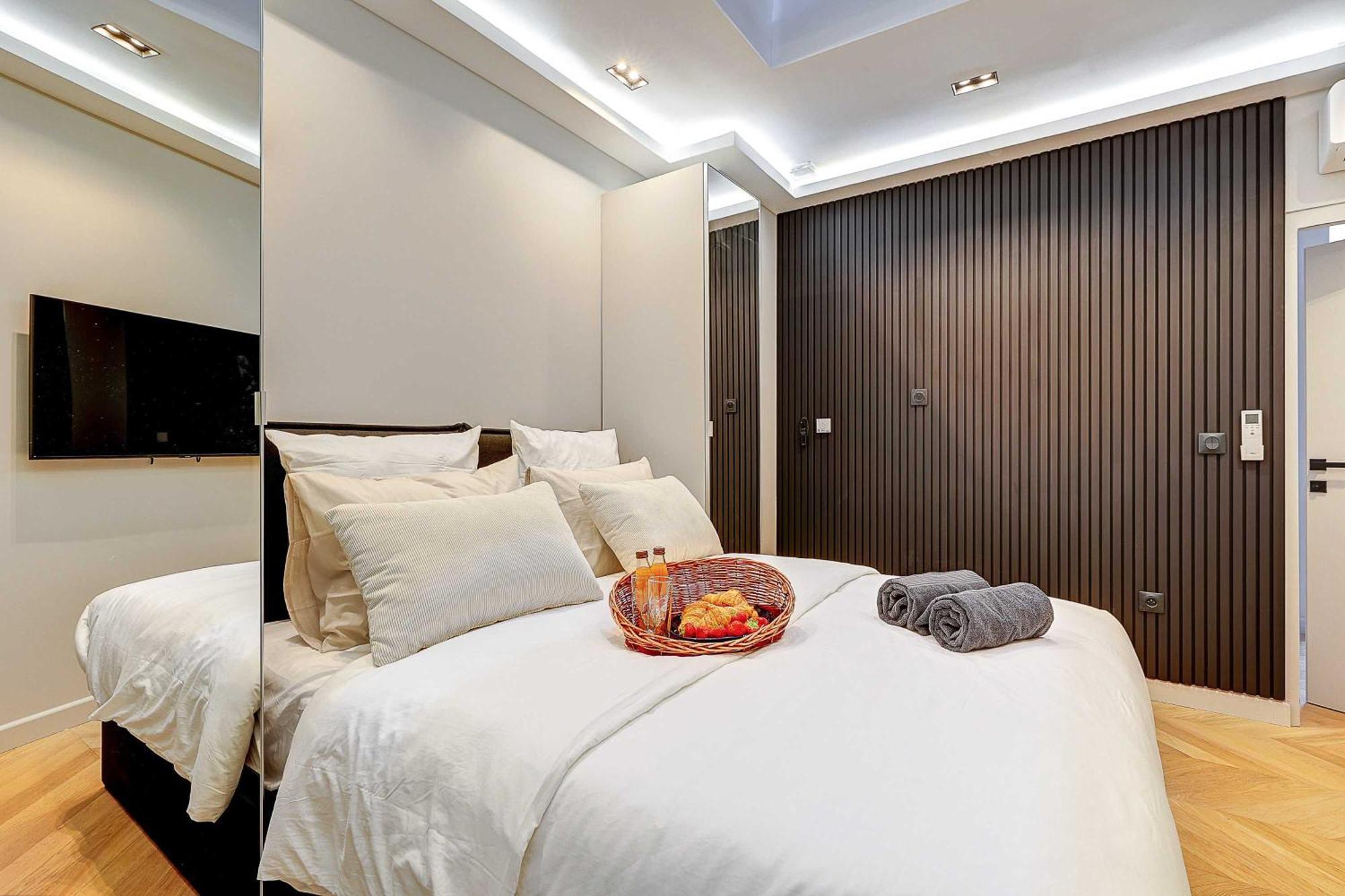Elegant With Ac - 3br-10p- Le Marais Apartment *