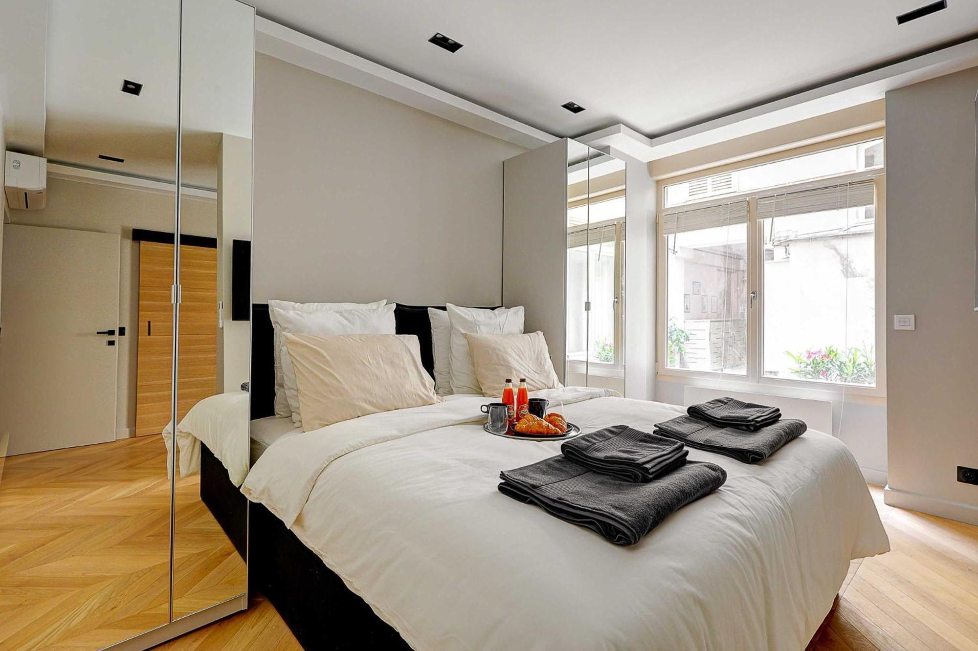Elegant With Ac - 3br-10p- Le Marais *