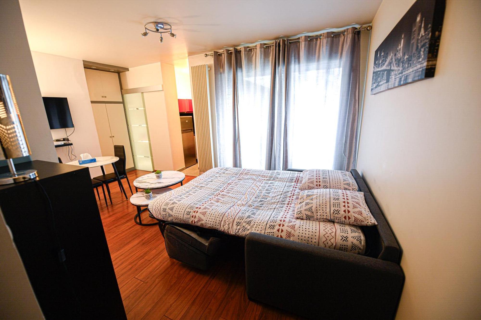 De Luxe Les Champs Elysees 2 *