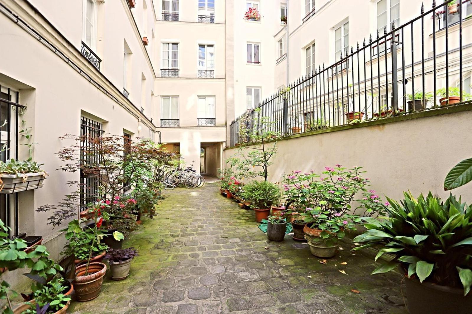 Faubourg St Denis 4 Personnes * Paris