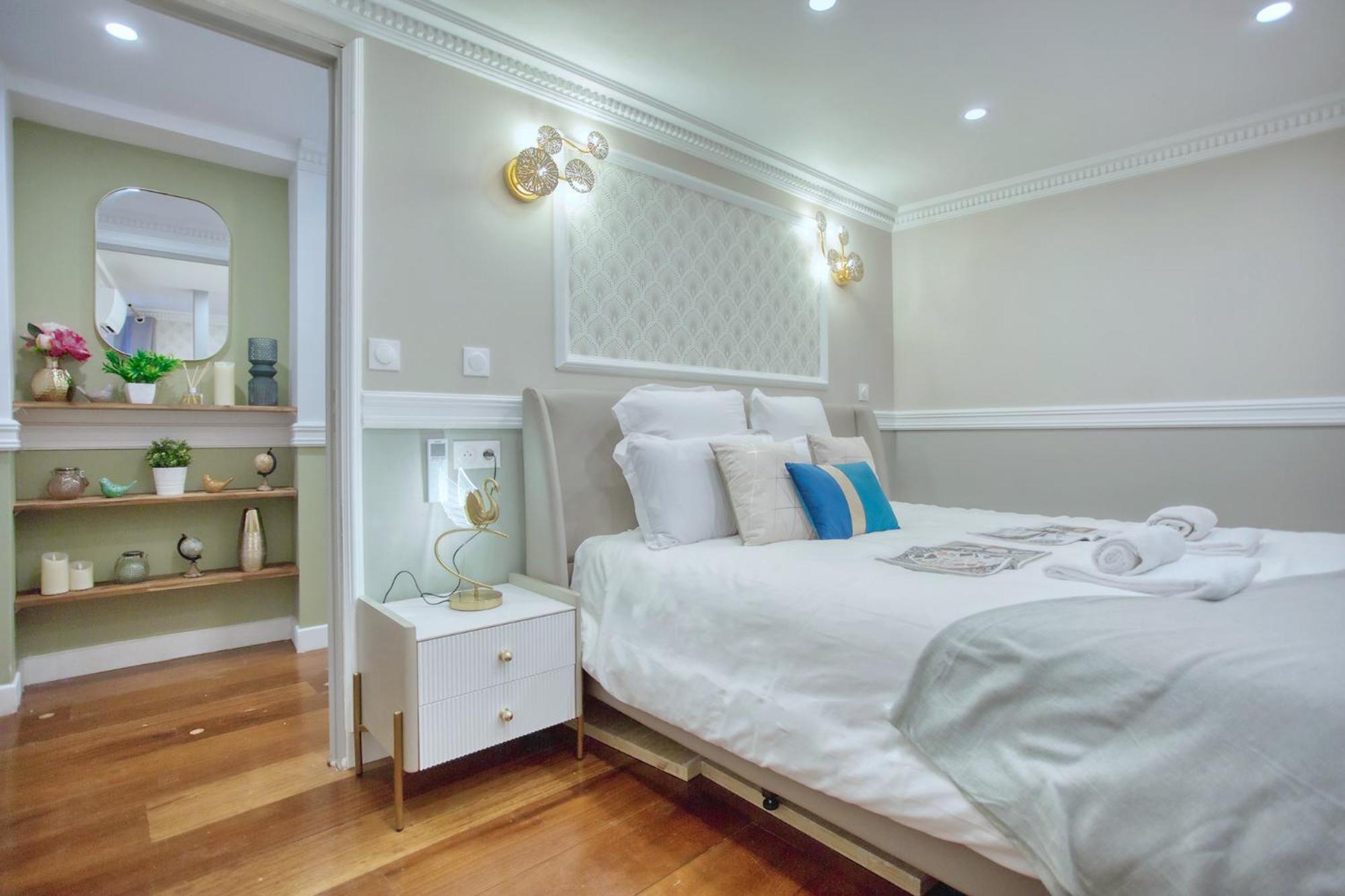 Elegant Triplex In - Ideal For 10 - Aircon Apartment