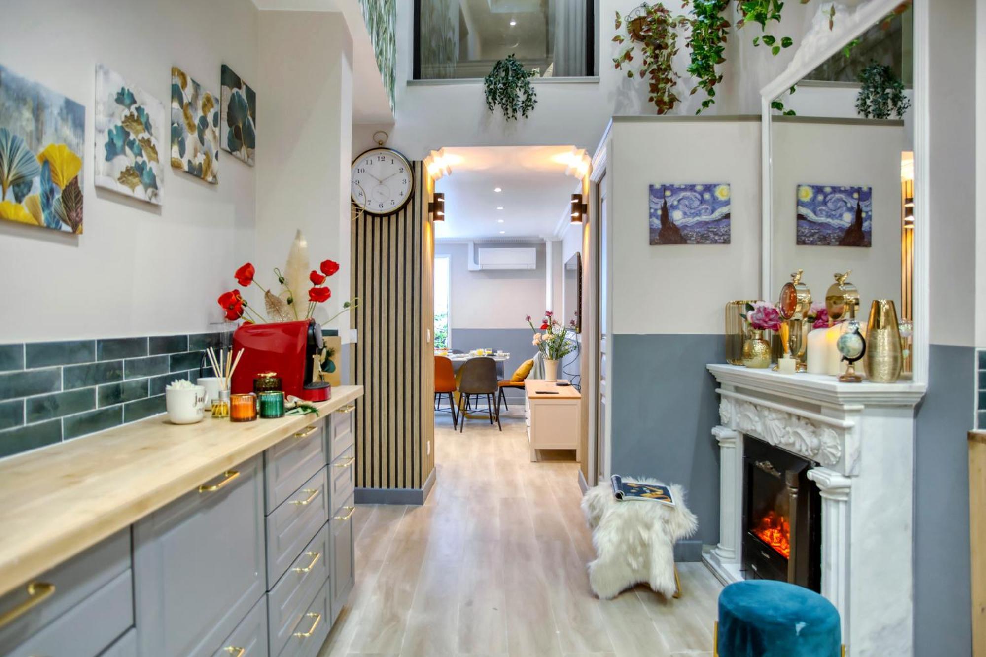 Elegant Triplex In - Ideal For 10 - Aircon *