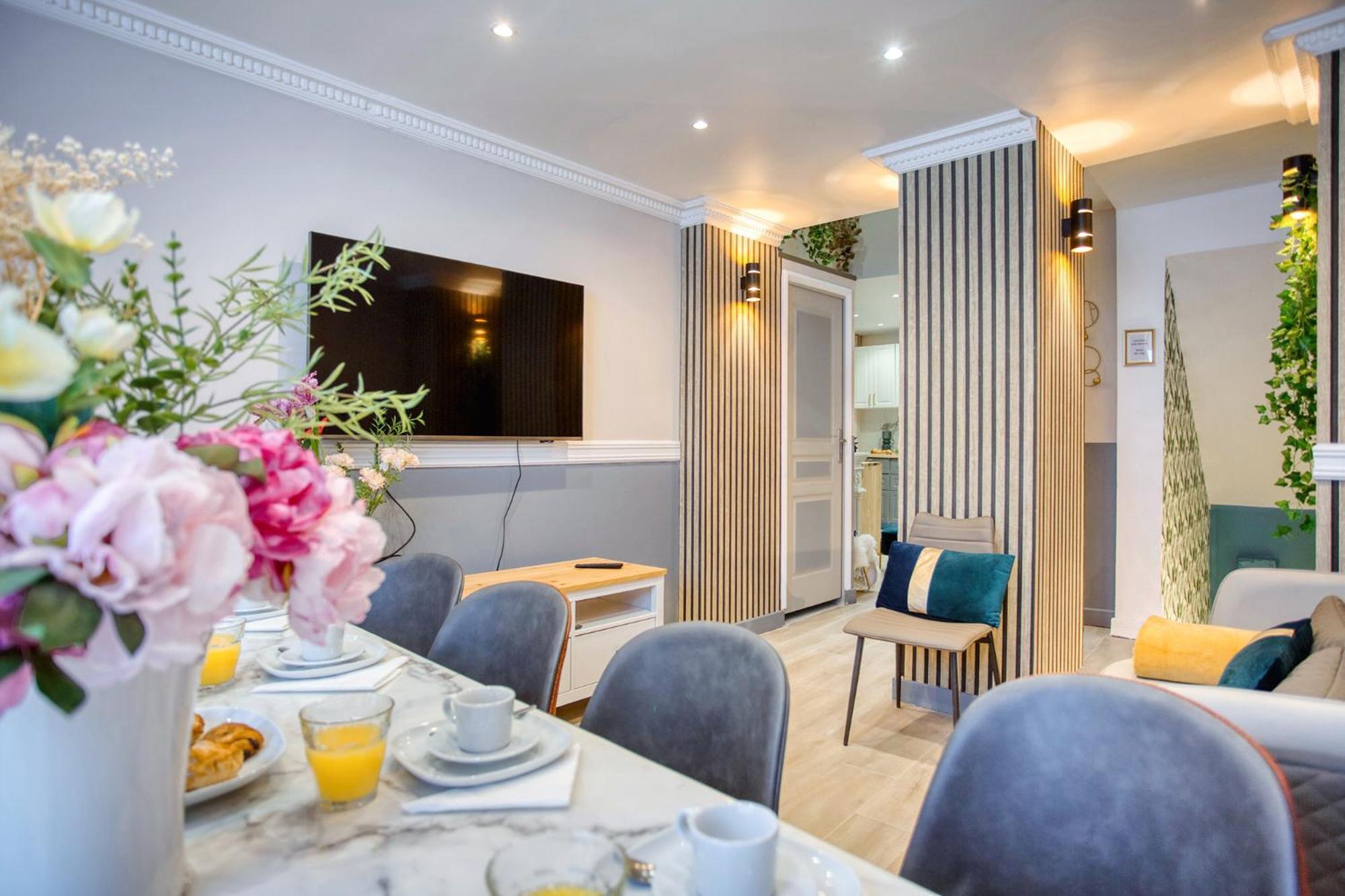 Elegant Triplex In - Ideal For 10 - Aircon *