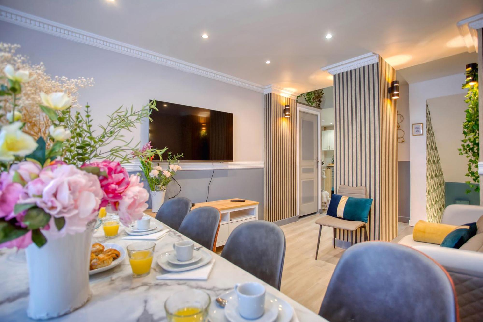 Elegant Triplex In - Ideal For 10 - Aircon *