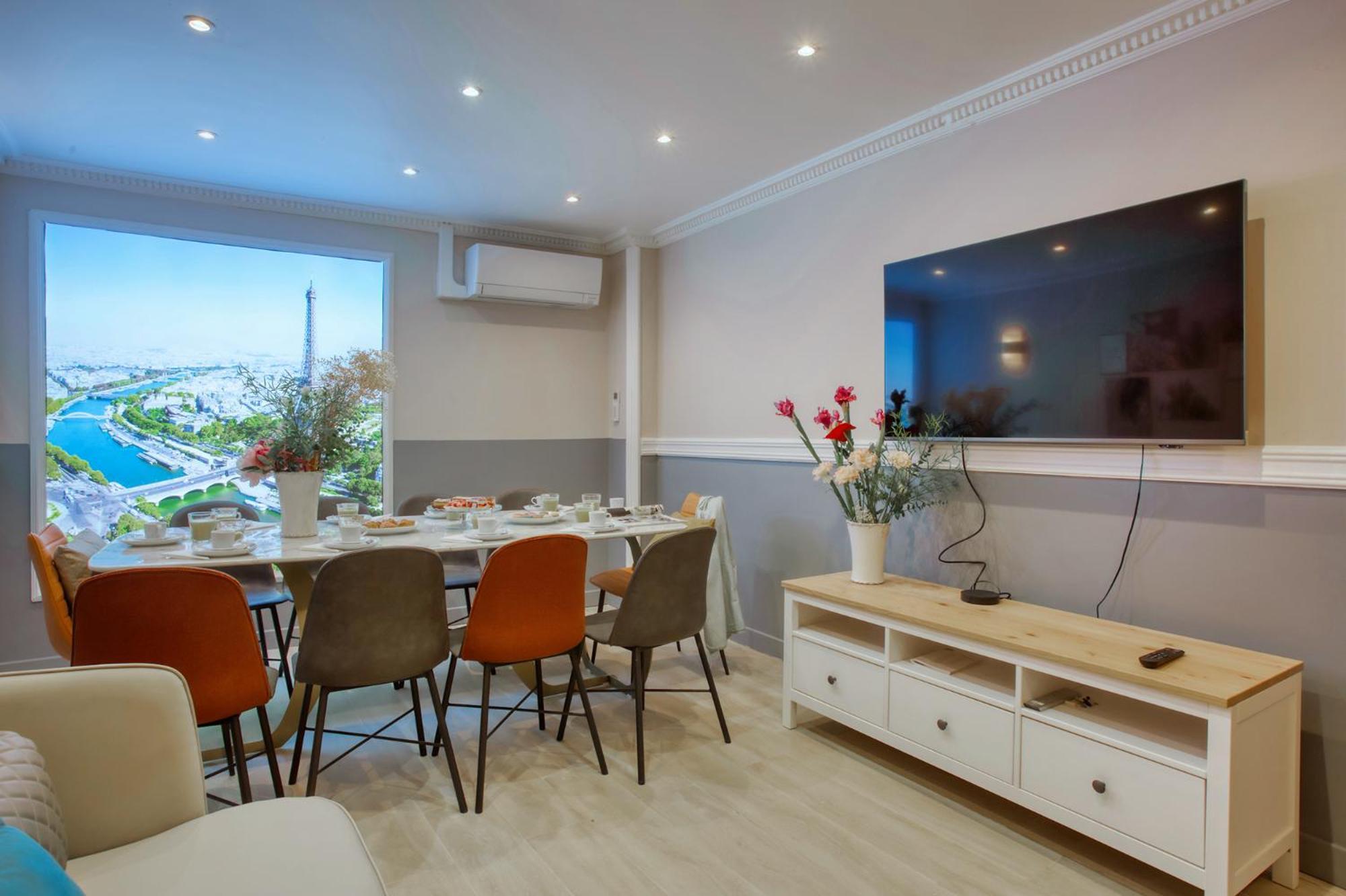 Elegant Triplex In - Ideal For 10 - Aircon *
