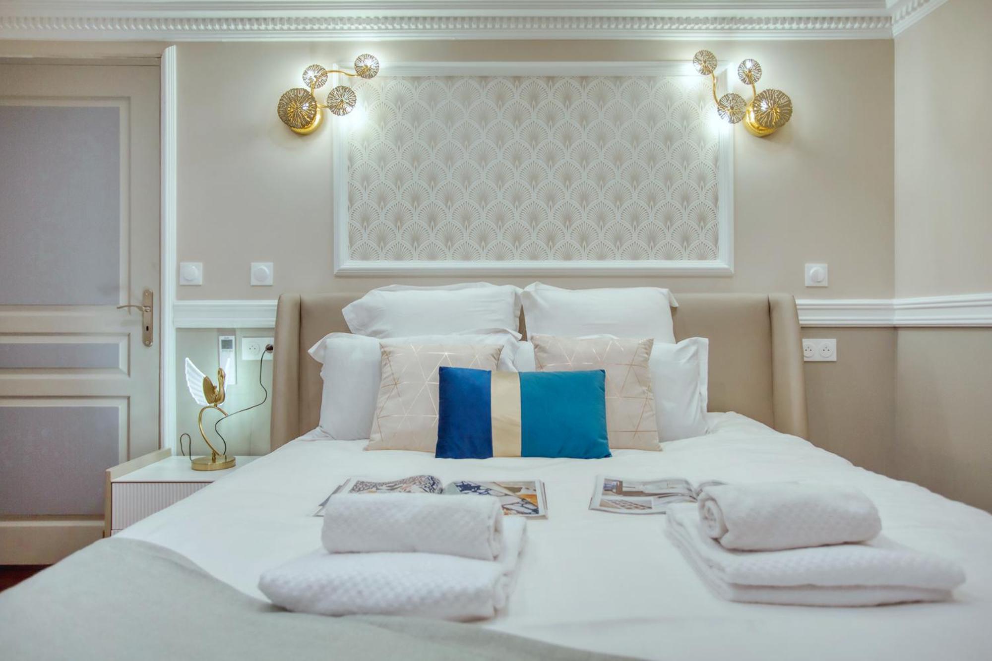 Elegant Triplex In - Ideal For 10 - Aircon Apartment