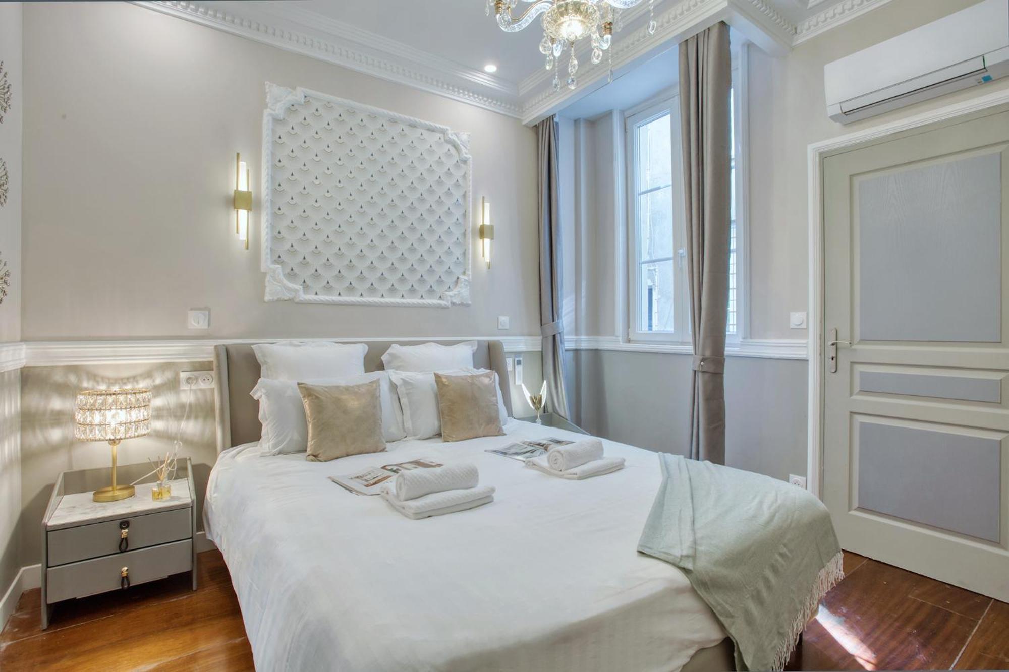 Elegant Triplex In - Ideal For 10 - Aircon Apartment *