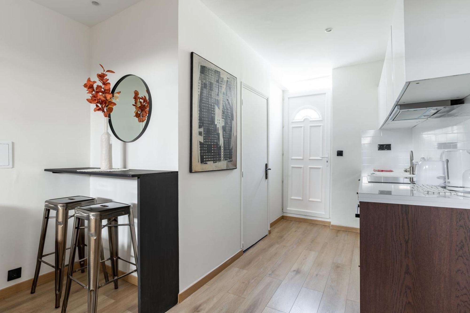 Batignolles Truffaut Charming 4p-1br Paris